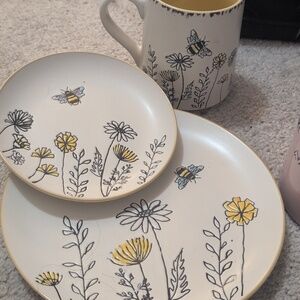 Floral Bee Design Dinnerware Set Spectrum Designz Salad & App W/Mug